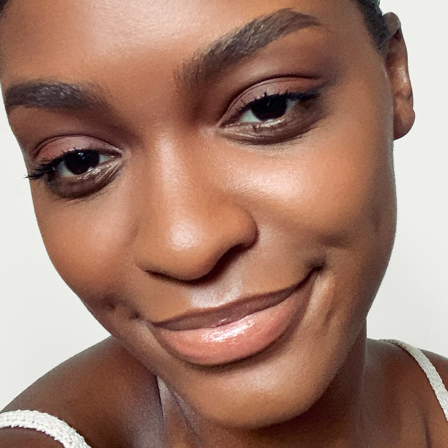 LIQUID TOUCH BRIGHTENING CONCEALER (CORRECTOR)